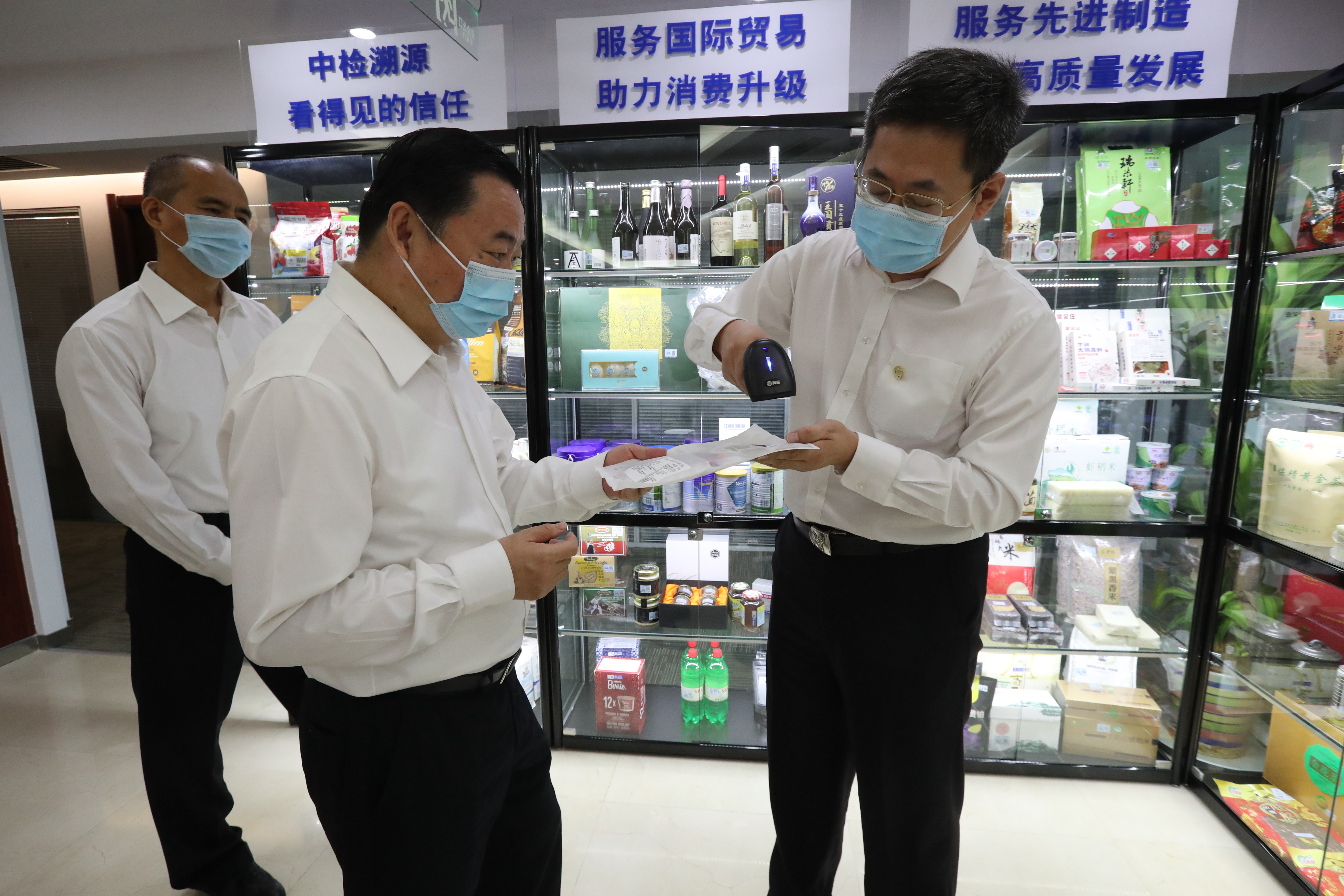 郝鹏到中检集团调研强调 坚持稳中求进 全力打造天下一流磨练检测认证集团-尊龙凯时